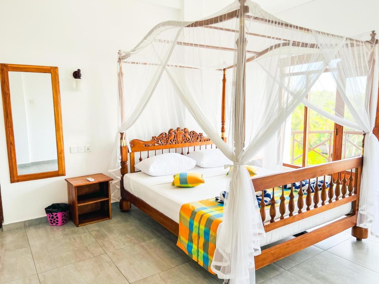 Twenty-Two Weligambay Hotell Weligama Exteriör bild