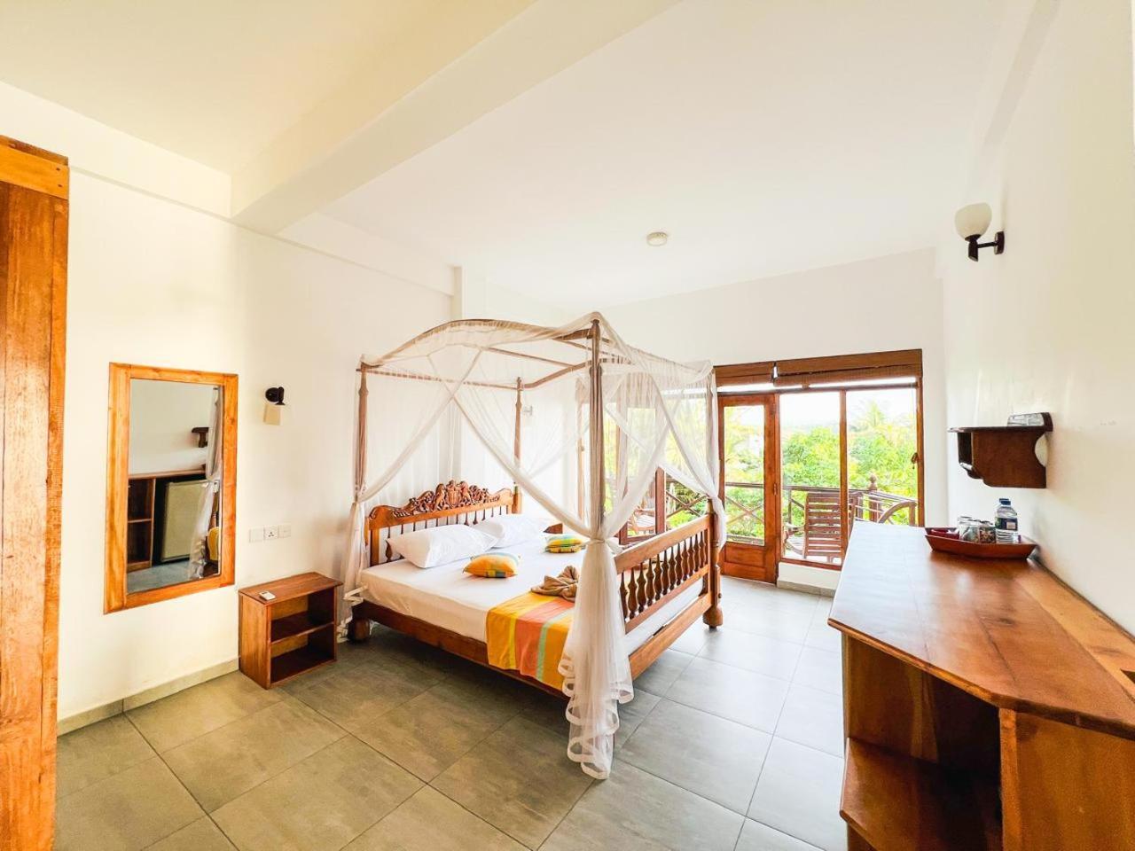 Twenty-Two Weligambay Hotell Weligama Exteriör bild