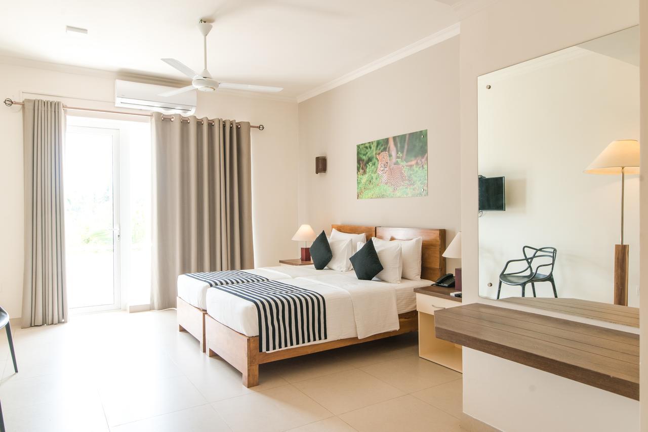 Twenty-Two Weligambay Hotell Weligama Exteriör bild